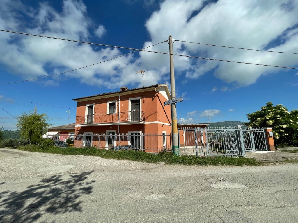 Casa indipendente in C/da Muccillo, Montecalvo Irpino, 4 locali, 85 m²