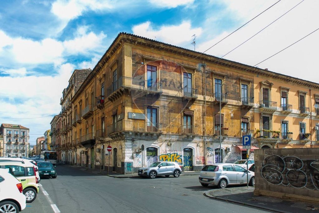 Appartamento in Via Monsignore Ventimiglia, Catania, 8 locali, 2 bagni
