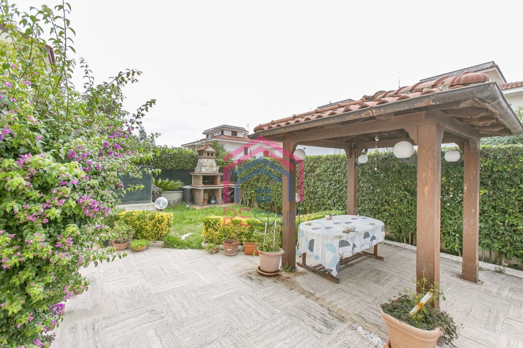 Bilocale in Via arezzo, Ardea, 2 bagni, giardino privato, 70 m²