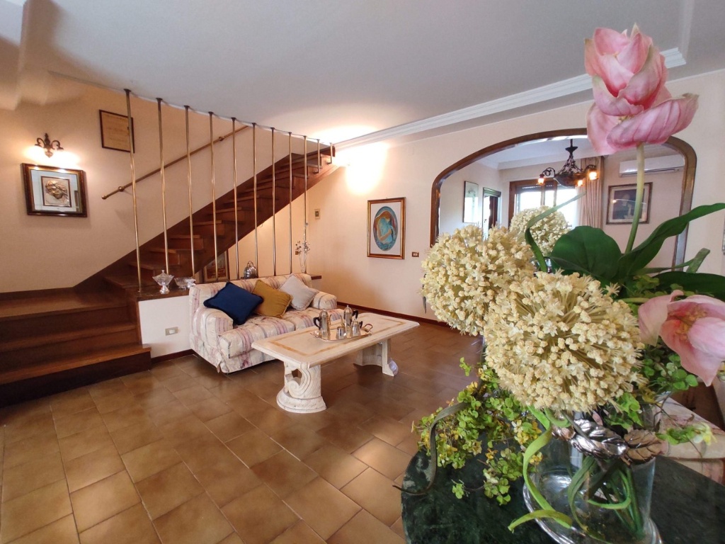 Villa a schiera in Via della quiete, Pistoia, 6 locali, 2 bagni