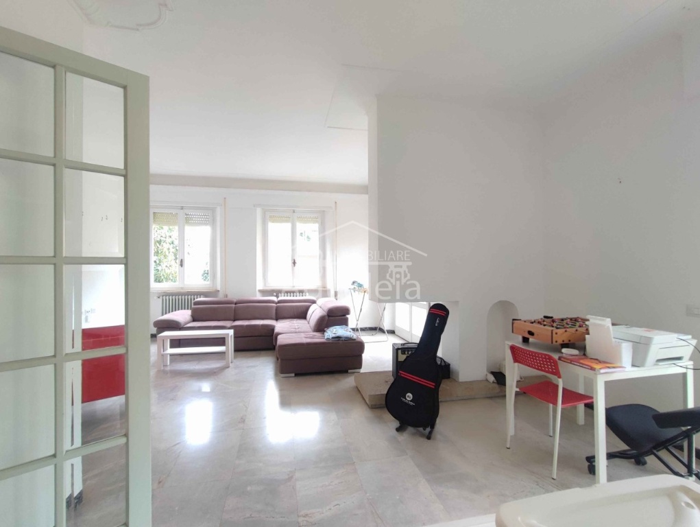 Appartamento in Via Molise, Grosseto, 5 locali, 2 bagni, con box