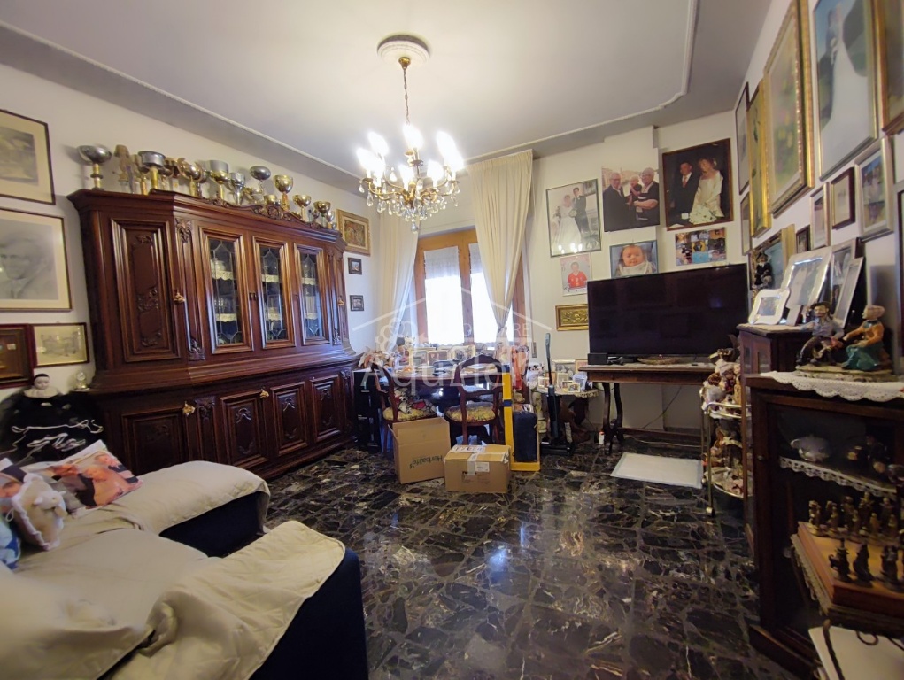 Appartamento in Via Podgora, Grosseto, 5 locali, 1 bagno, con box