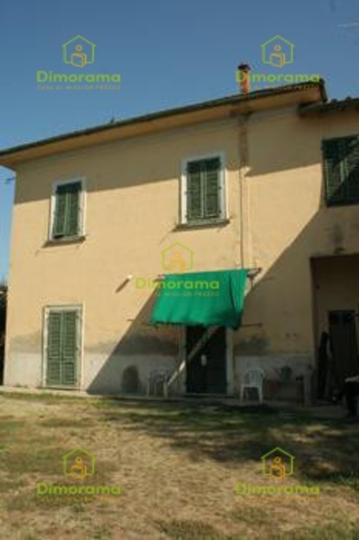 Villa in Via Valsesia, Empoli, 10 locali, 2 bagni, giardino in comune