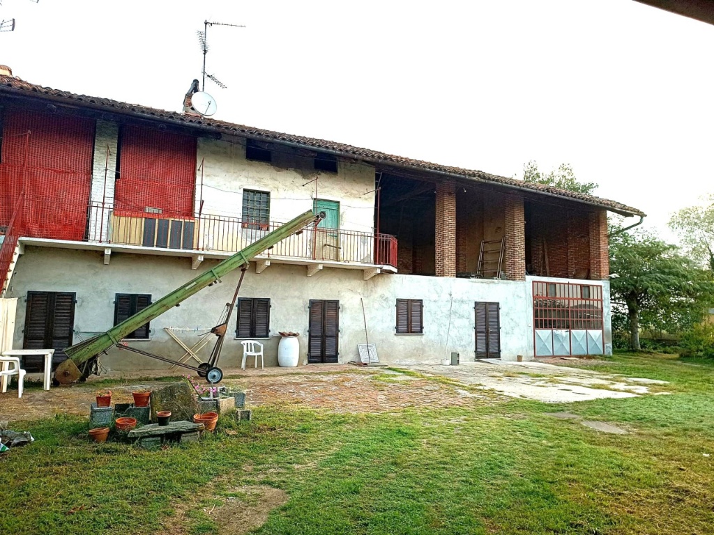 Casa indipendente in Via di Mezzo, Cigliano, 3 locali, 2 bagni, 279 m²
