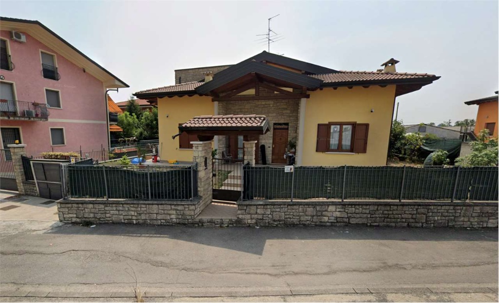 Villa a schiera in Via Santa Giulia 12, Travagliato, 6 locali, 3 bagni