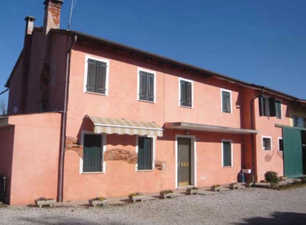 Casa indipendente in Via Fossetta, Vedelago, 8 locali, 2 bagni, garage