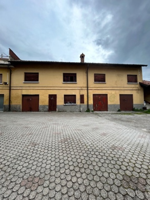 Quadrilocale in Via Cavallotti 18, Lodi, 1 bagno, giardino in comune