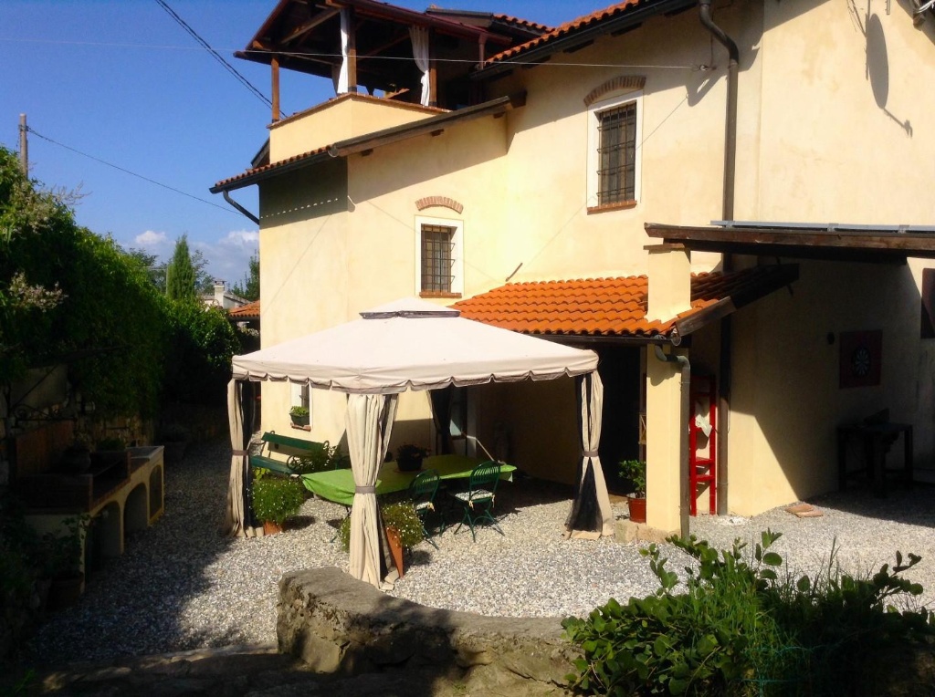 Casale a Collesalvetti, 6 locali, 2 bagni, giardino privato, 180 m²
