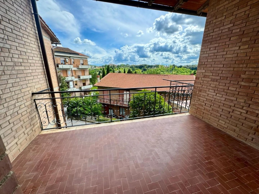 Appartamento a Siena, 7 locali, 3 bagni, 130 m², 1° piano in vendita