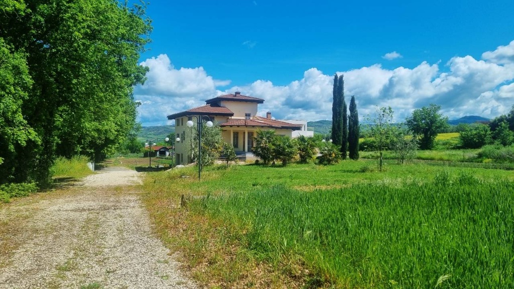 Villa singola in Via molara snc, Frigento, 8 locali, 3 bagni, 370 m²