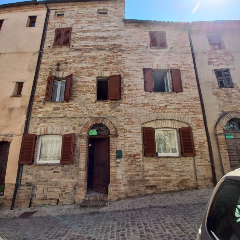 Casa indipendente in Via Roma, Santa Vittoria in Matenano, 7 locali
