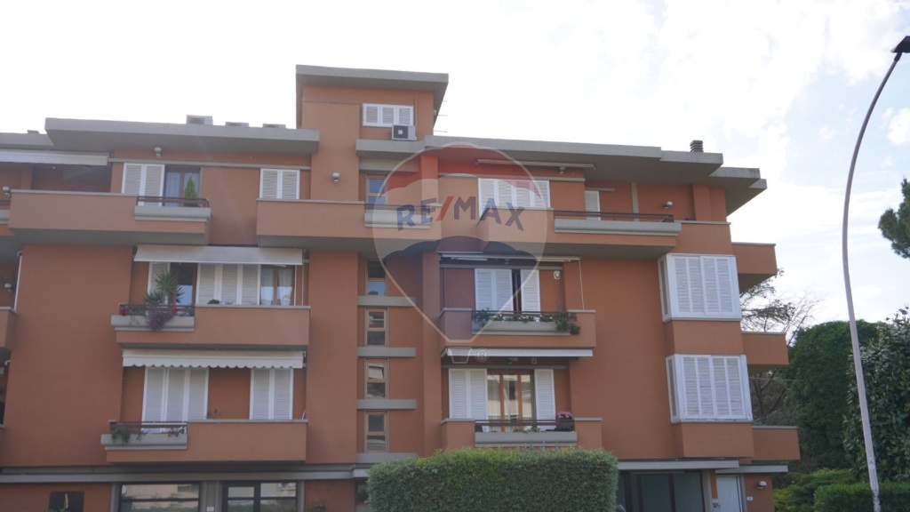 Appartamento in Via Basilicata, Empoli, 7 locali, 3 bagni, con box