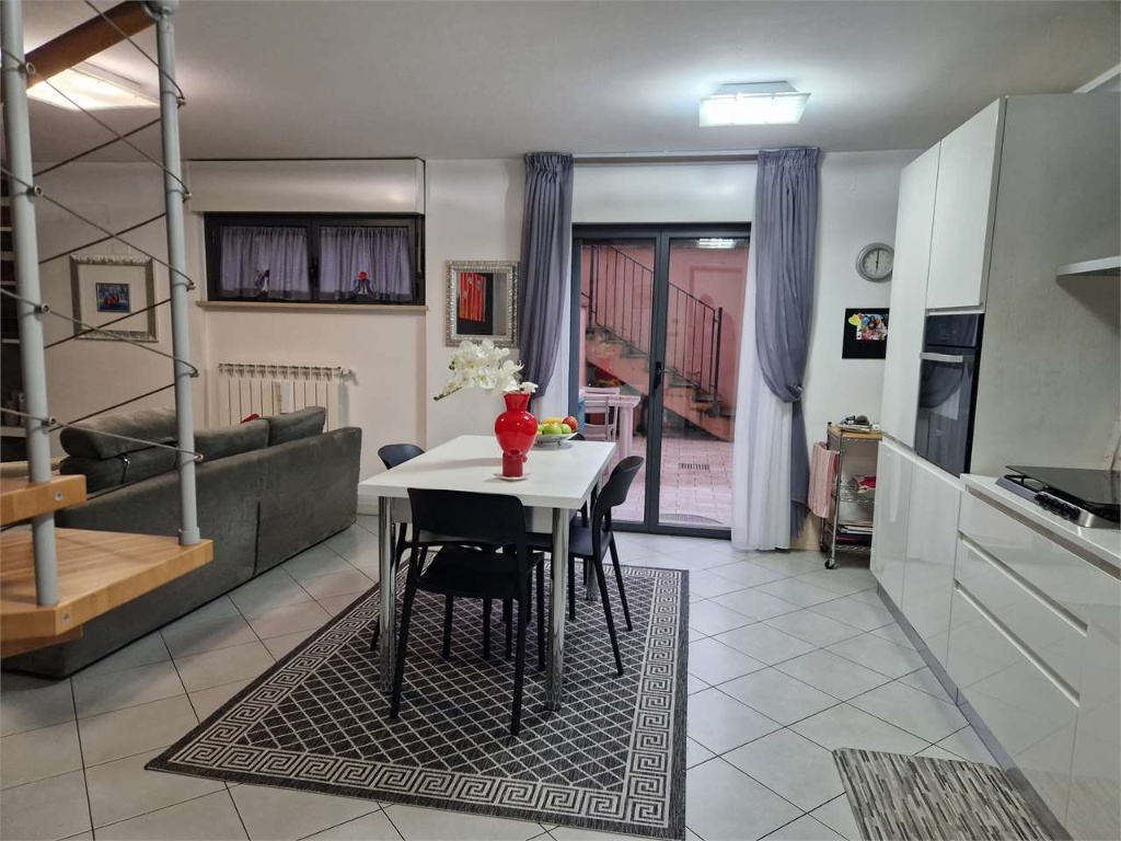 Quadrilocale ad Arezzo, 2 bagni, giardino privato, garage, 100 m²