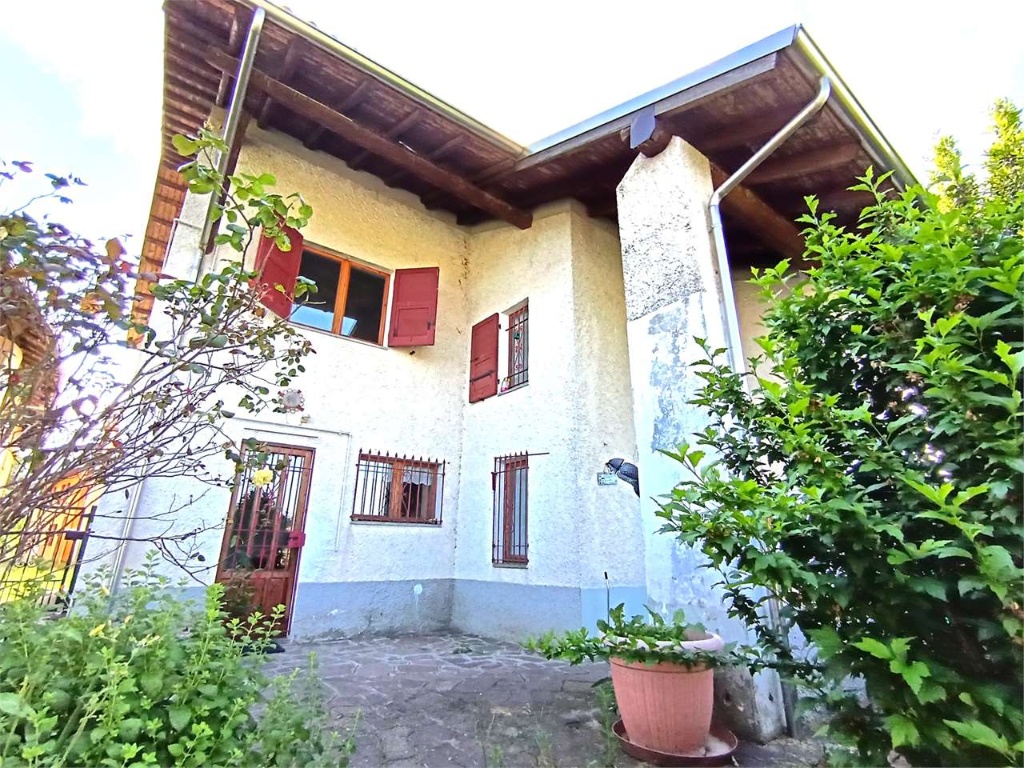 Villa a Capriata d'Orba, 12 locali, 3 bagni, giardino privato, garage