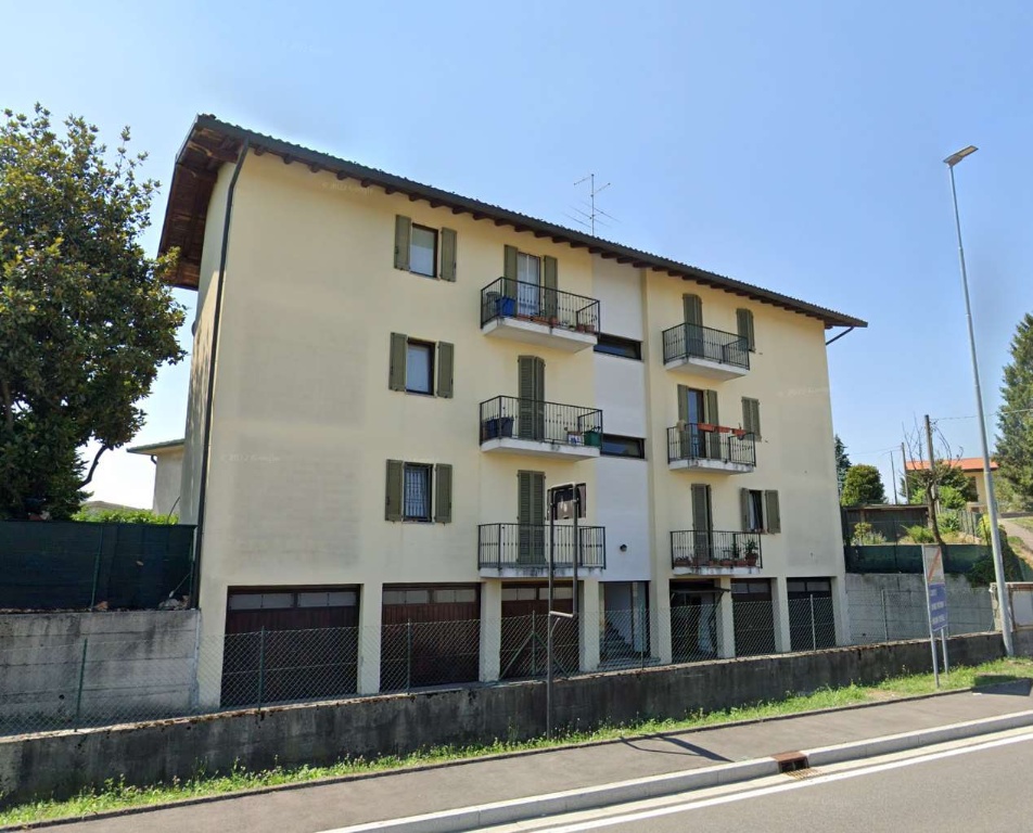 Trilocale in Via B. Cellini 2/a, Cucciago, 1 bagno, 71 m², buono stato