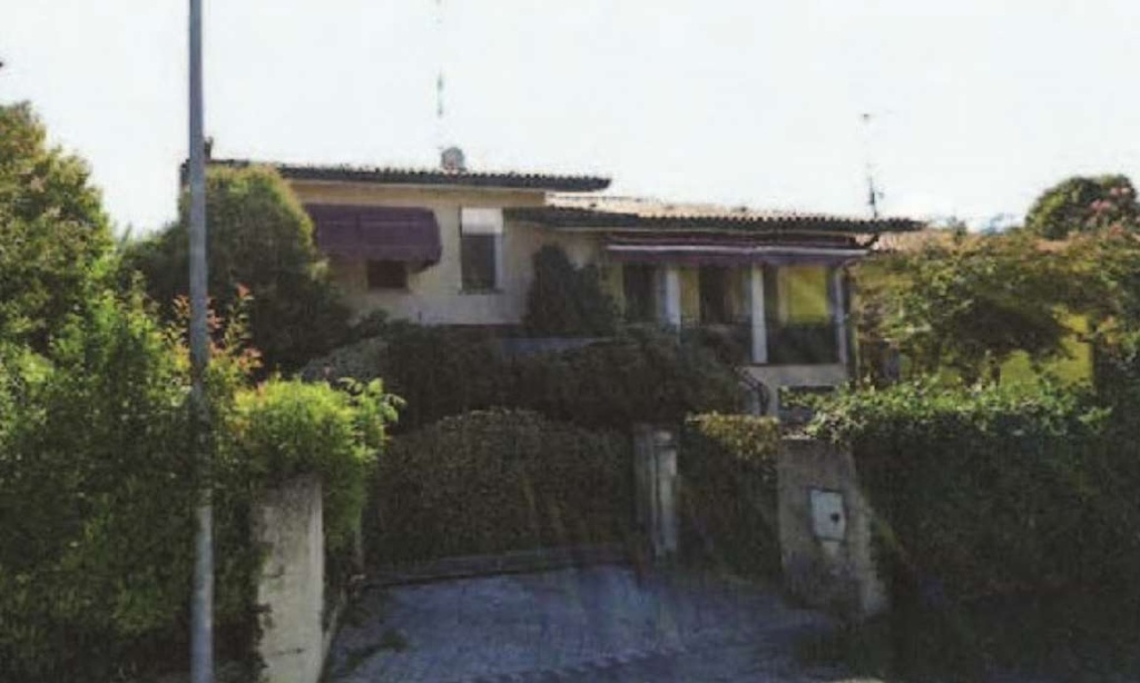 Casa indipendente in Via Cella, Chiarano, 6 locali, garage, 158 m²