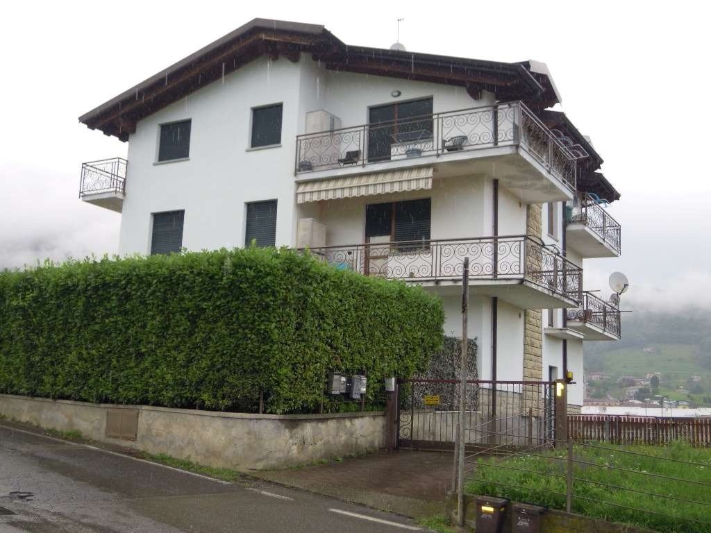 Casa indipendente in Via Giosuè Carducci, Cazzano Sant'Andrea, garage