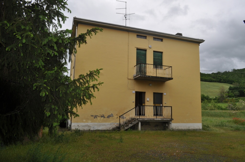 Villa singola in Strada Pinzera, Fornovo di Taro, 6 locali, 2 bagni