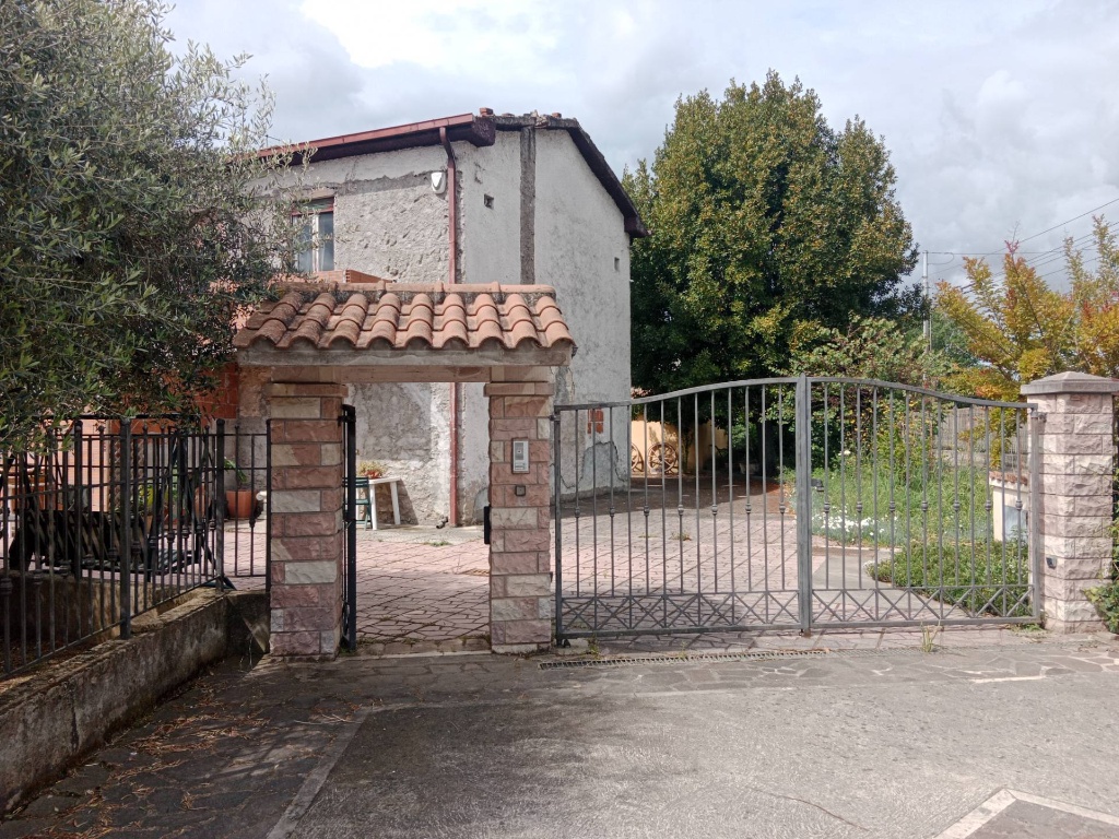 Rustico in Strada di Casanova, Terni, 6 locali, 2 bagni, 120 m²
