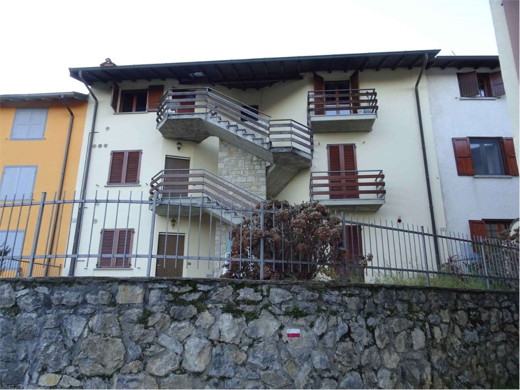 Bilocale in Via Cà Quadre 16, Sant'Omobono Terme, 1 bagno, 64 m²