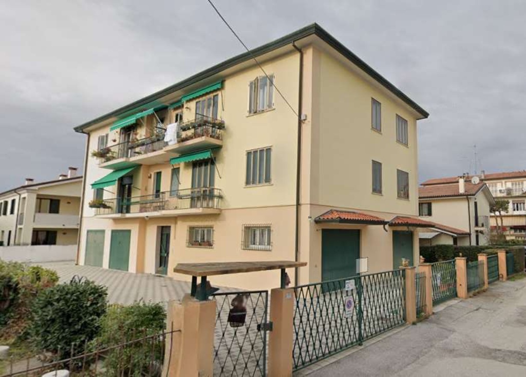 Appartamento in Via degli Alpini, Mogliano Veneto, 5 locali, 1 bagno