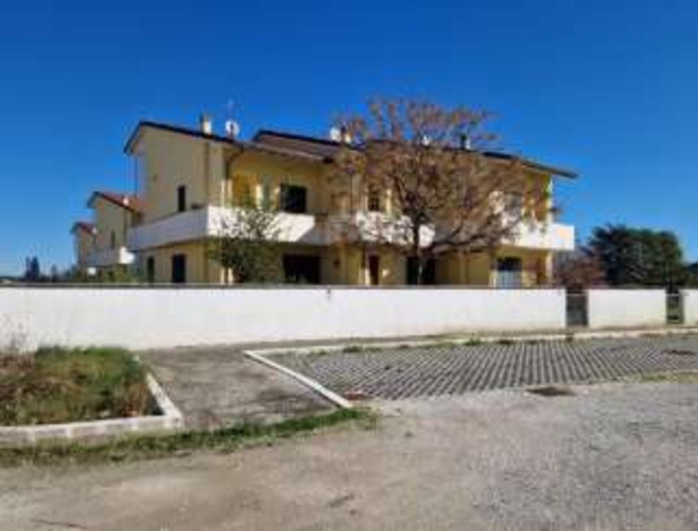 Casa indipendente in Via L. Corbara, Cesena, 4 locali, garage, 56 m²