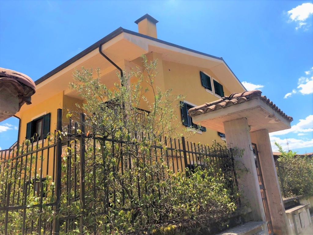 Villa a schiera in Via di Villa Cucuzza, Tivoli, 7 locali, 4 bagni