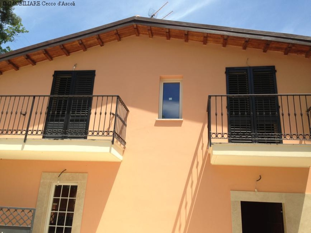 Casa semindipendente ad Ascoli Piceno, 7 locali, 2 bagni, 120 m²
