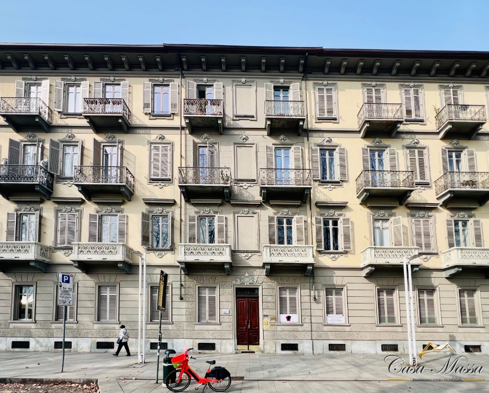 Quadrilocale in CORSO INGHILTERRA, Torino, 2 bagni, posto auto, 135 m²