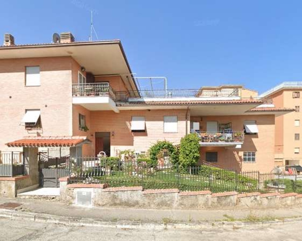 Quadrilocale in Via Borgo Santa Croce, Macerata, 2 bagni, 145 m²