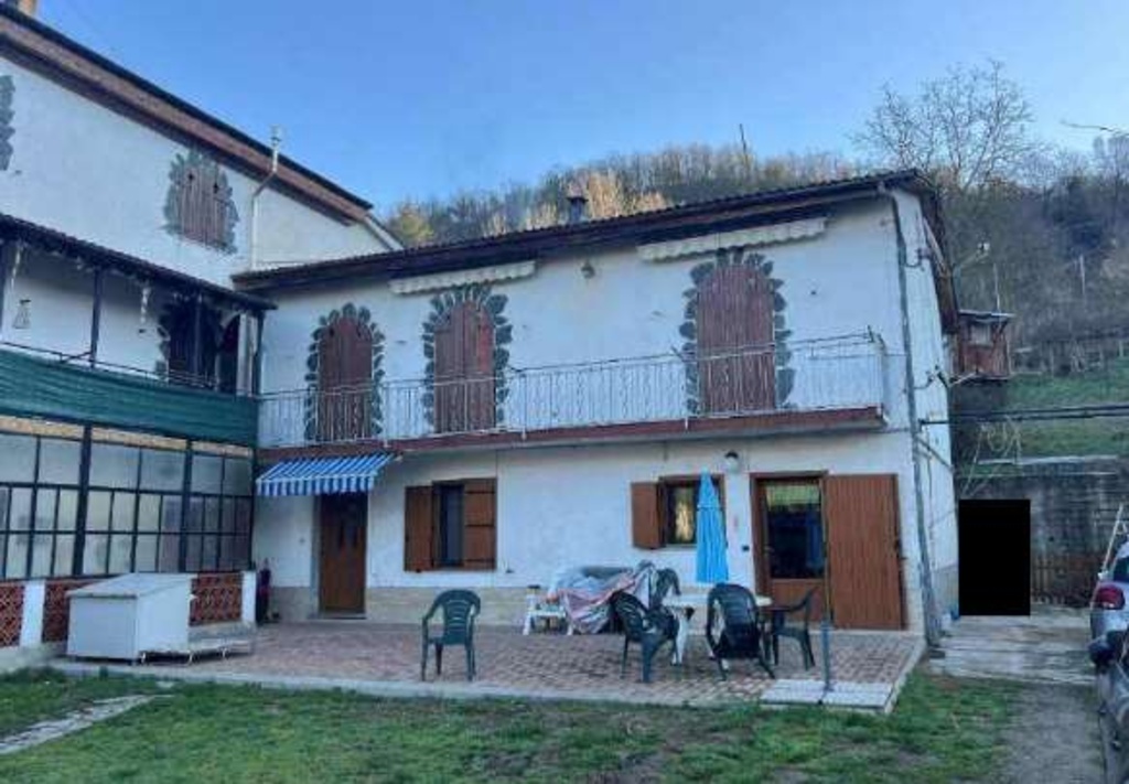 Casa indipendente in Via Roma, Orsara Bormida, 8 locali, garage