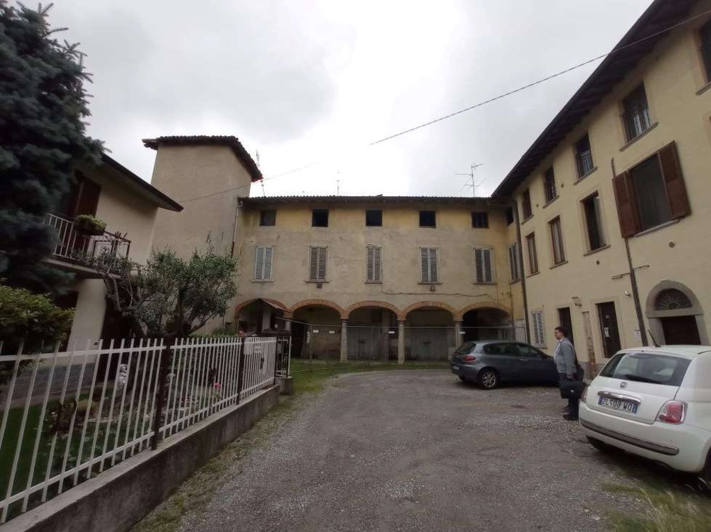 Palazzo in Via Monte Grappa, Boltiere, 18 locali, garage, 653 m²