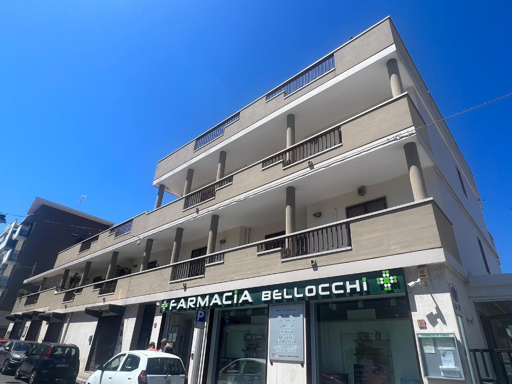 Quadrilocale in VALLE, Bari, 2 bagni, posto auto, 110 m², 1° piano