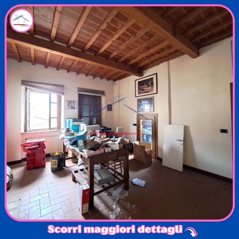 Appartamento ad Arezzo, 8 locali, 3 bagni, arredato, 250 m², camino