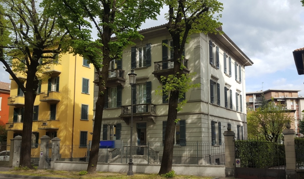 Palazzo a Parma, 18 locali, 4 bagni, posto auto, 563 m², ottimo stato