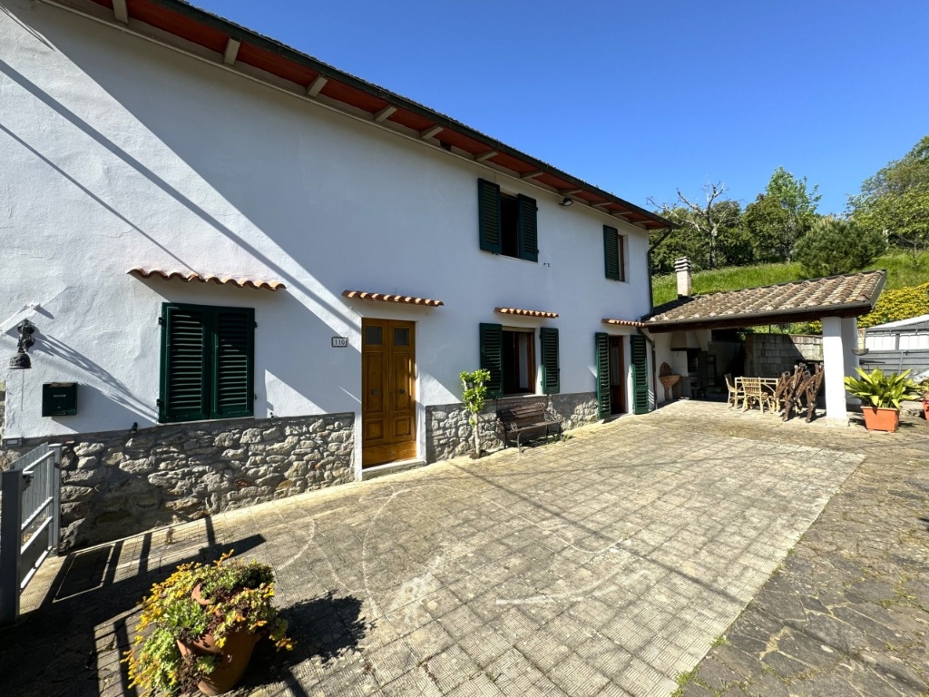 Casa semindipendente in Località Castagneta, Vernio, 6 locali, 2 bagni