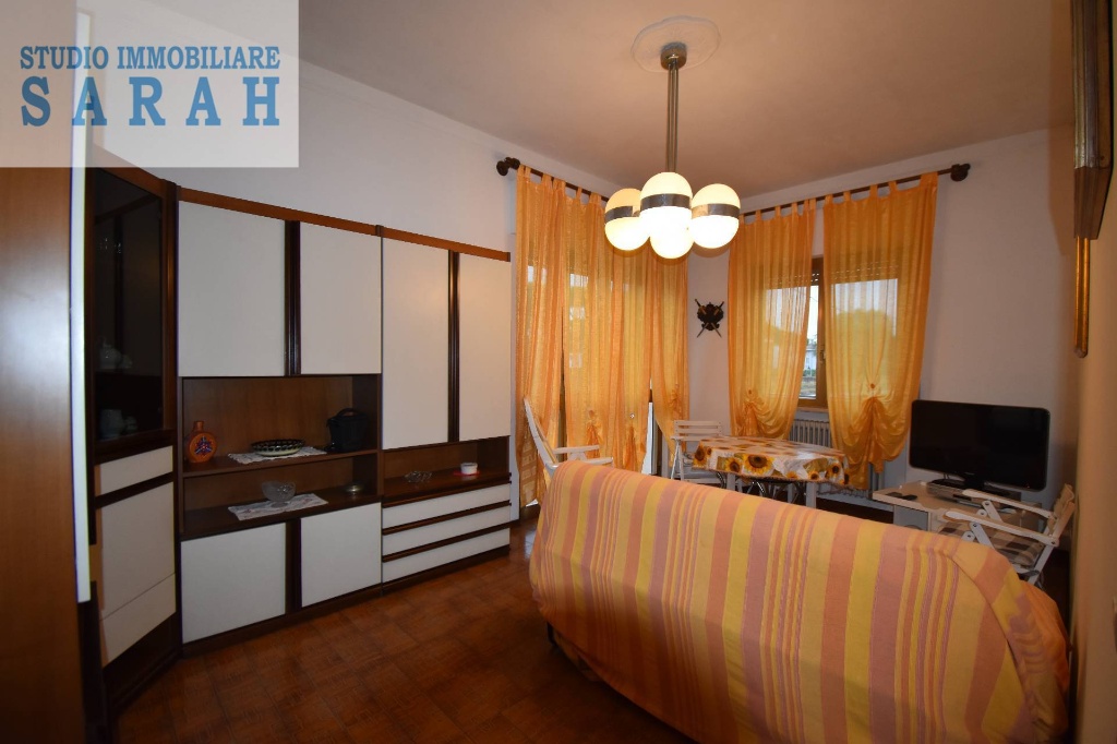 Appartamento in FOSSA DELL' ABATE, Camaiore, 5 locali, 1 bagno, 80 m²