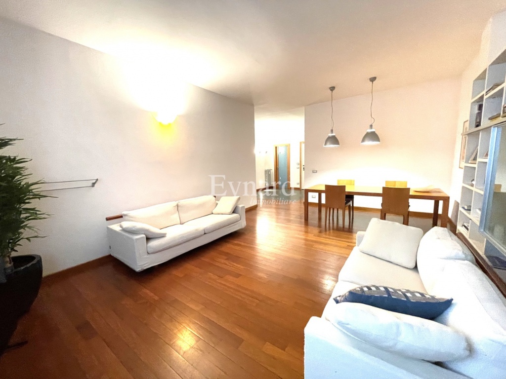 Quadrilocale a Bergamo, 2 bagni, 130 m², 1° piano, stato ristrutturato