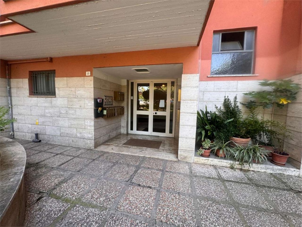 Quadrilocale a Foligno, 2 bagni, giardino in comune, garage, 90 m²