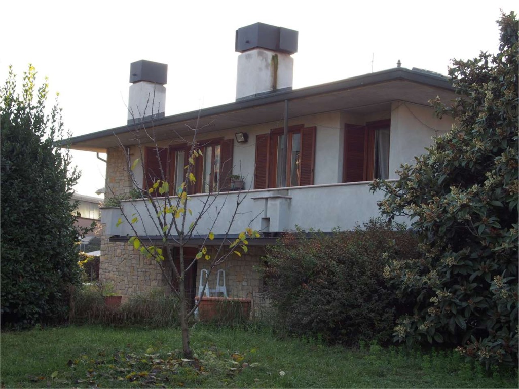 Villa in Via Battisti 24, Costa Volpino, 4 locali, 3 bagni, garage