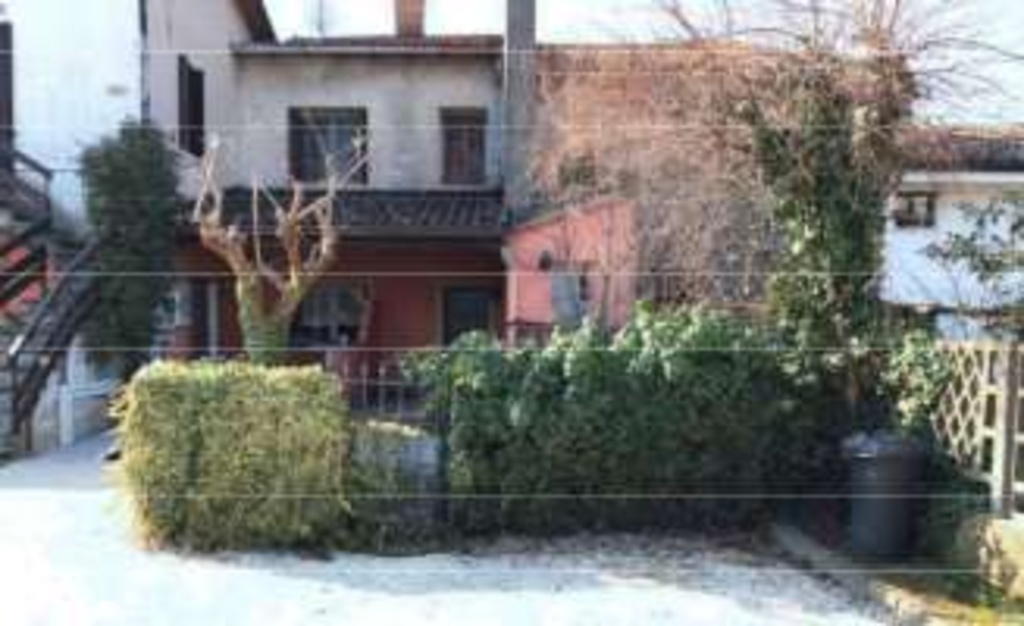 Casa indipendente in Via vallone, Lonato del Garda, 6 locali, 67 m²