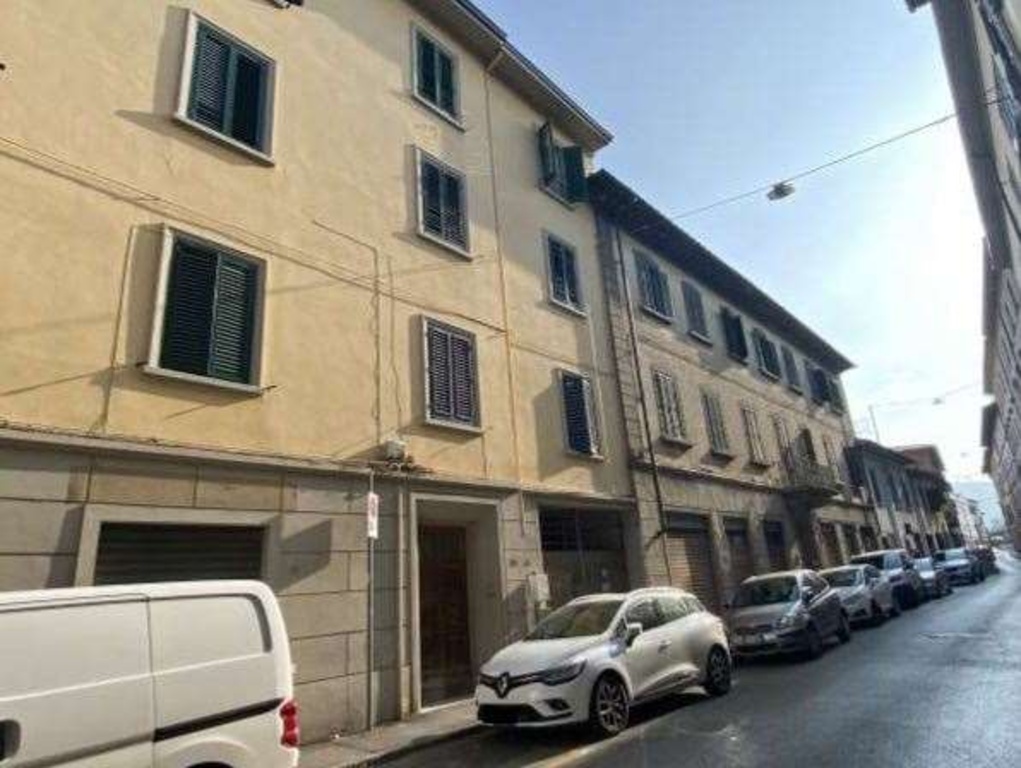 Appartamento in Via Filippo Strozzi 78, Prato, 5 locali, 1 bagno