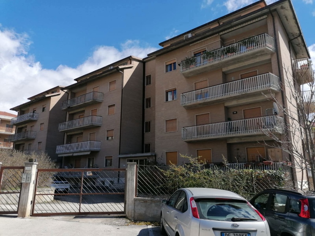 Quadrilocale in Viale Aldo Moro 26, L'Aquila, 2 bagni, 115 m²
