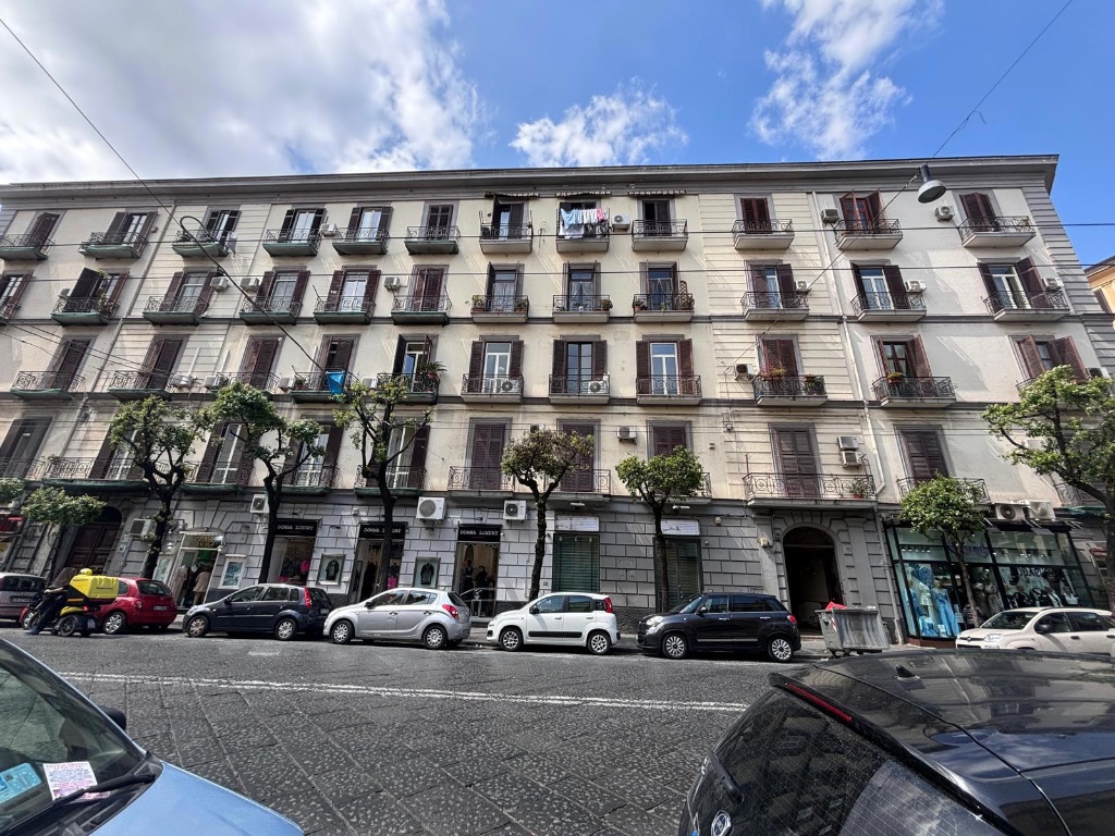 Trilocale in G. Garibaldi, Napoli, 2 bagni, 90 m², 4° piano, ascensore