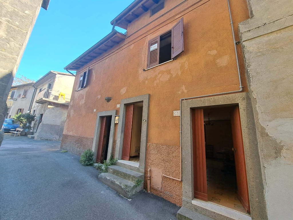 Appartamento indipendente in Via Borgo Vecchio 65, Viterbo, 5 locali