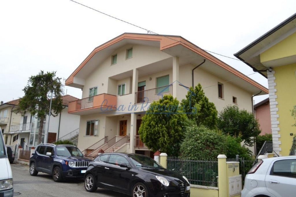 Villa a schiera in Viale Desio, Riccione, 6 locali, 2 bagni, garage