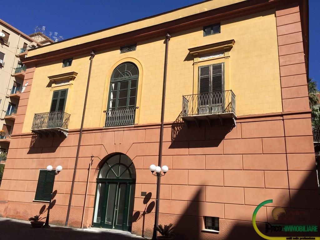 Villa in Via Claudio Monteverdi, Palermo, 11 locali, 3 bagni, con box