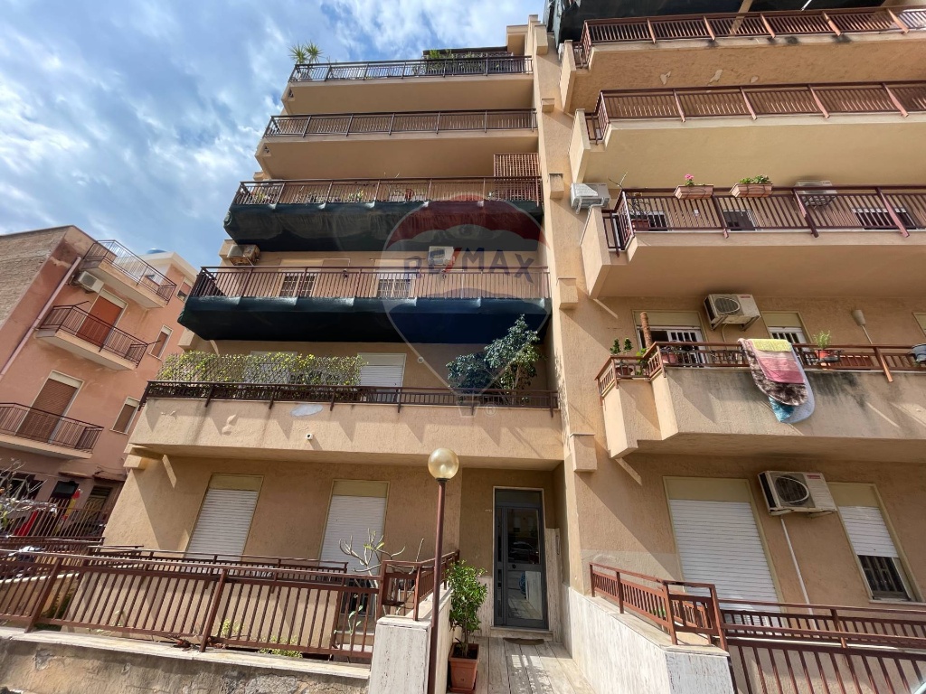 Appartamento in Via Messina Marine, Palermo, 5 locali, 1 bagno, 127 m²