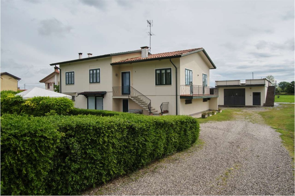 Casa indipendente in Via Caposile, Musile di Piave, 6 locali, 2 bagni