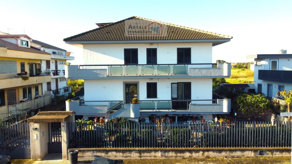Villa singola ad Avola, 15 locali, 6 bagni, giardino in comune, 550 m²